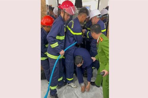 Bắc Ninh: Giải cứu 21 người mắc kẹt trong thang máy tại văn phòng một dự án