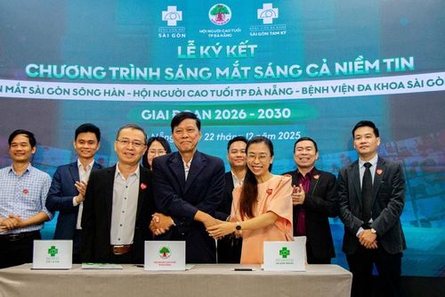 Tặng 1.000 suất phẫu thuật đục thủy tinh thể miễn phí cho người cao tuổi
