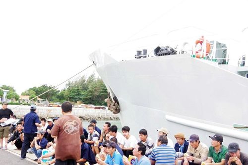 52 ngư dân Đà Nẵng gặp nạn trên vùng biển Trường Sa được đưa về bờ an toàn