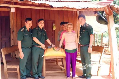 KỶ NIỆM 81 NĂM NGÀY THÀNH LẬP QUÂN ĐỘI NHÂN DÂN VIỆT NAM, 36 NĂM NGÀY HỘI QUỐC PH.NG TOÀN DÂN (22-12) Những mô hình giữ vững bình yên nơi biên giới