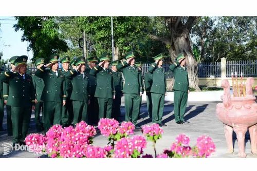 Dâng hương, dâng hoa nhân kỷ niệm 81 năm Ngày thành lập Quân đội nhân dân Việt Nam