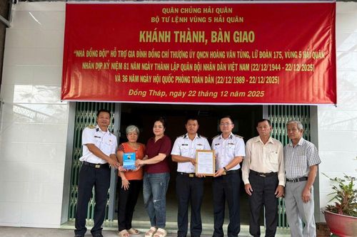 Vùng 5 Hải quân bàn giao nhà Đồng đội cho Thượng úy Hoàng Văn Tùng