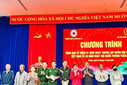 Hội Chữ thập đỏ Gia Lai tặng 100 suất quà cho đối tượng chính sách, gia đình khó khăn