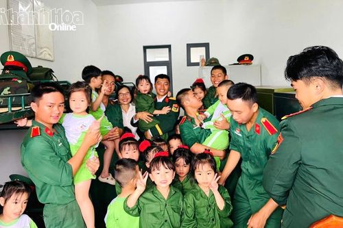 Trường Mầm non Ninh Tây và Ninh Sim tham quan, trải nghiệm thực tế tại Trường Sĩ quan Thông tin