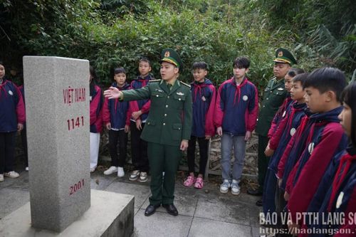 Bài học bên cột mốc