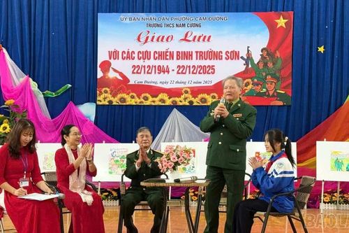 Trường THCS Nam Cường giao lưu với cựu chiến binh Trường Sơn nhân kỷ niệm Ngày thành lập Quân đội nhân dân Việt Nam