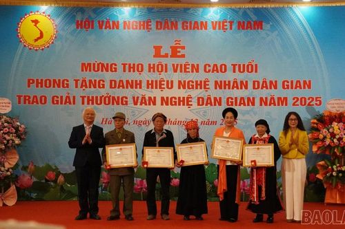 Lào Cai có 2 nghệ nhân dân gian được vinh danh