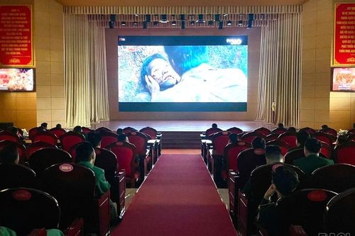 Bộ Chỉ huy Quân sự tỉnh tổ chức sinh hoạt chính trị thông qua trình chiếu phim 'Mưa đỏ'