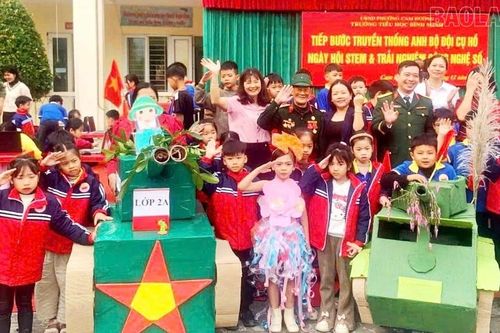 Hơn 1.500 học sinh được giáo dục truyền thống Quân đội nhân dân Việt Nam