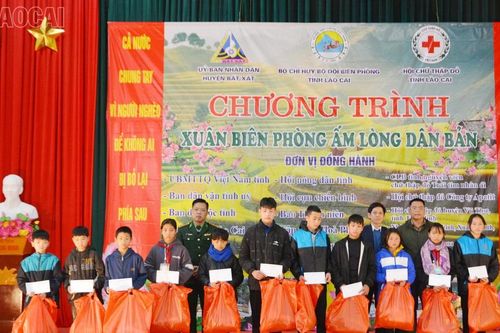 Nhiều hoạt động ý nghĩa trong chương trình 'Xuân Biên phòng ấm lòng dân bản' Xuân Bính Ngọ 2026
