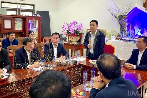 Chủ tịch UBND tỉnh Nguyễn Tuấn Anh thăm, chúc mừng Giáng sinh tại các giáo xứ Yên Bái, Lào Cai và Sa Pa