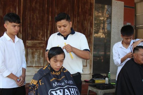 Ðẹp… với 'Tiệm tóc 0 đồng'