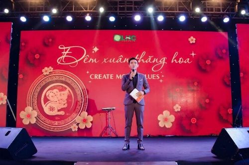 Cách viết bài phát biểu tổng kết năm ấn tượng và các mẫu tham khảo hay nhất
