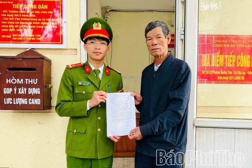 Công an xã Yên Lạc kịp thời giúp dân nhận lại tiền chuyển nhầm