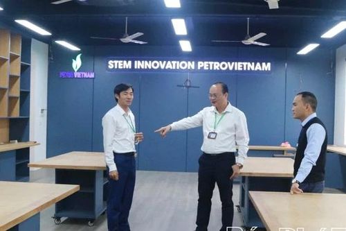 'Món quà' khoa học - công nghệ cho học sinh Đất Tổ