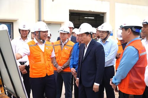 Đồng chí Chủ tịch UBND tỉnh Lê Hồng Vinh kiểm tra các công trình, dự án trọng điểm