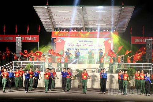 Trung đoàn 148 giao lưu nghệ thuật với chủ đề '80 năm vinh quang một chặng đường'
