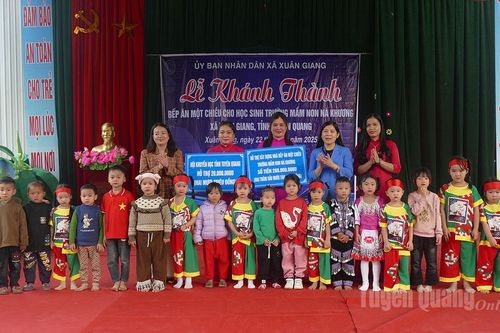 Phó Chủ tịch HĐND tỉnh Lê Thị Thanh Trà dự Lễ khánh thành công trình phục vụ học sinh Trường Mầm non Nà Khương