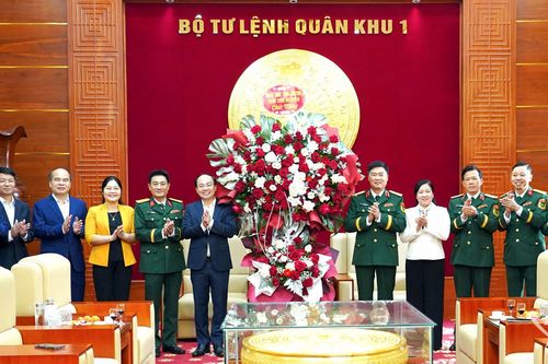 Lãnh đạo tỉnh chúc mừng Quân khu 1 và Bộ Chỉ huy Quân sự tỉnh