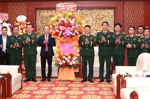 Đoàn công tác của TP. Huế thăm lực lượng vũ trang Quân khu 4