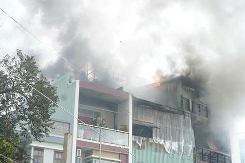 Cháy nhà 4 tầng trong khu dân cư ở Đà Nẵng