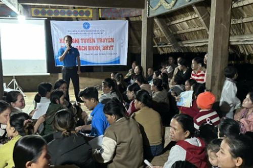 BHXH cơ sở Thạnh Mỹ, TP. Đà Nẵng: Tuyên truyền chính sách bằng tiếng Cơ Tu