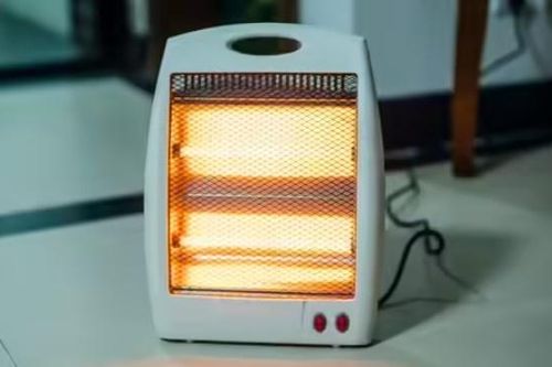Những rủi ro sức khỏe bạn cần biết khi ngủ với máy sưởi hoặc quạt gió