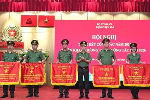 Nâng cao chất lượng khám, chữa bệnh phục vụ CBCS và người dân