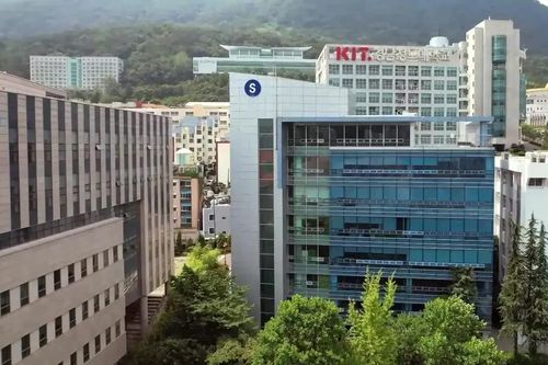 K Campus Dream: Cao đẳng Công nghệ Thông tin Kyungnam