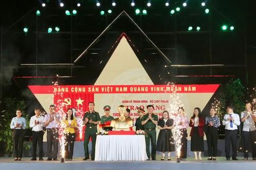 Sức sống của một biểu tượng trong lòng dân
