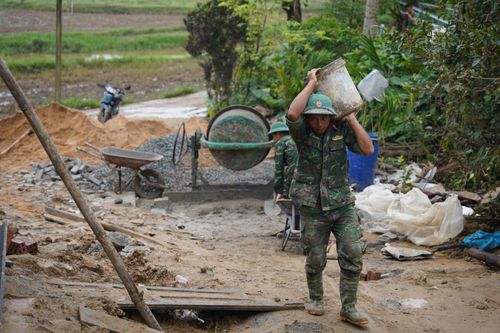 'Chiến dịch Quang Trung' xây nhà thần tốc: 'Bộ đội làm nhà nhanh mà đẹp lắm'