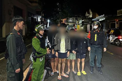 Mang đao, kiếm 'dạo phố', lộ hành vi trộm cắp xe máy