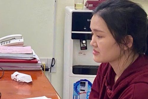 Nữ quái mua bán ma túy trong quán bar ra đầu thú