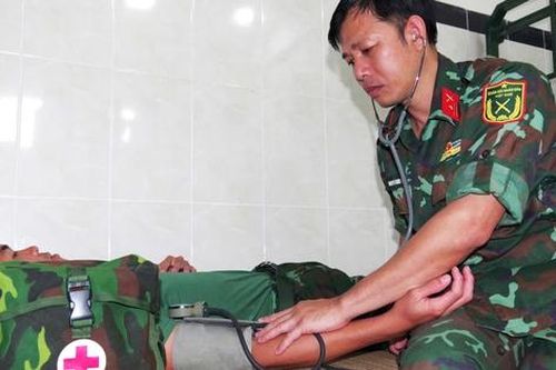 Những người tiếp sức thầm lặng phía sau những mái nhà đang hồi sinh