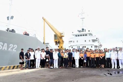 52 ngư dân gặp nạn trên biển đã được bàn giao cho gia đình