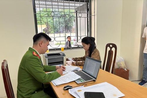 Em gái và anh trai cùng bị bắt vì lừa đảo