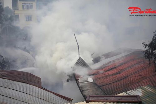 Hiện trường tan hoang tại chợ Xanh sau hỏa hoạn