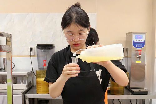 Trà sữa 7.000 đồng/ly ở TP.HCM hết thời?