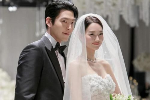 Shin Min Ah từng lên núi cầu nguyện khi Kim Woo Bin bị ung thư
