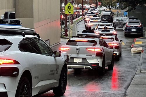 Robotaxi của Waymo bị điều tra sau sự cố cúp điện tại California