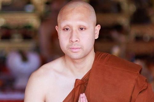 Cựu tiền đạo U23 Thái Lan xuất gia