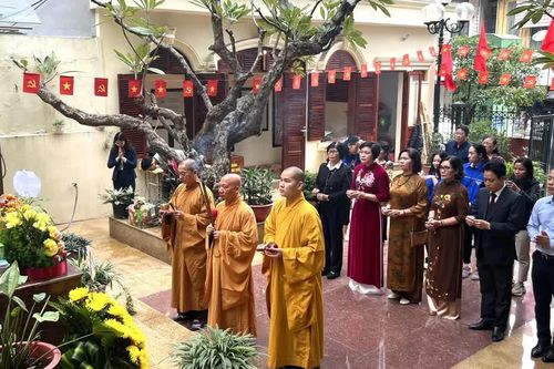 Hà Nội: tưởng niệm các Anh hùng liệt sĩ và nạn nhân trong đợt thảm sát bom B52