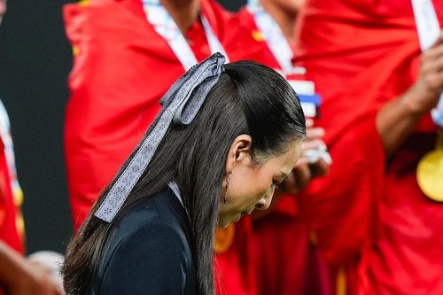 Khoảnh khắc Madam Pang thất vọng ở lễ trao HCV SEA Games 33 gây sốt