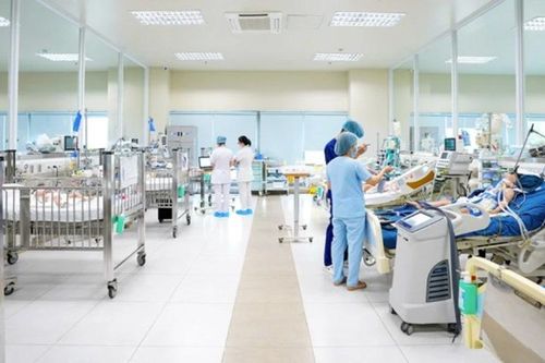 Bé gái 6 tuổi trải qua 10 ngày ECMO, 18 ngày lọc máu do biến chứng cúm A/H3 nặng