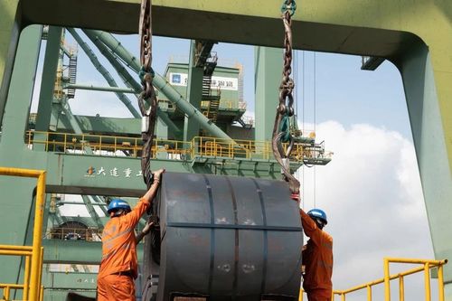 Bền bỉ góp sức, cùng Hà Tĩnh phát triển nhanh, bền vững