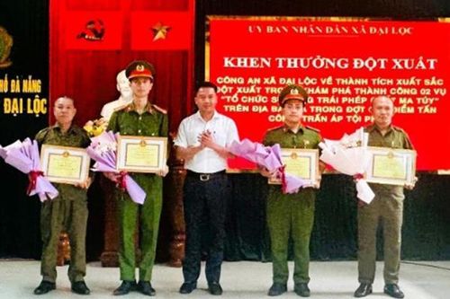 Công an xã Đại Lộc được khen thưởng đột xuất
