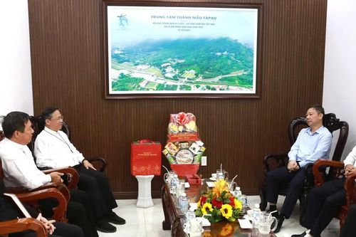 Đoàn công tác TPHCM thăm, chúc mừng Giáng sinh tại Tòa Giám mục Giáo phận Phan Thiết