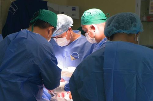 Gãy liên mấu chỏm xương đùi, cơn ác mộng với người cao tuổi