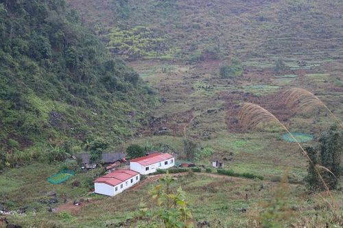 Những bước chân 'bám đá' dạy chữ giữa mây ngàn Cán Tỷ