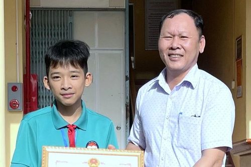 Quảng Trị tuyên dương học sinh trả lại chiếc ví chứa 23 triệu đồng